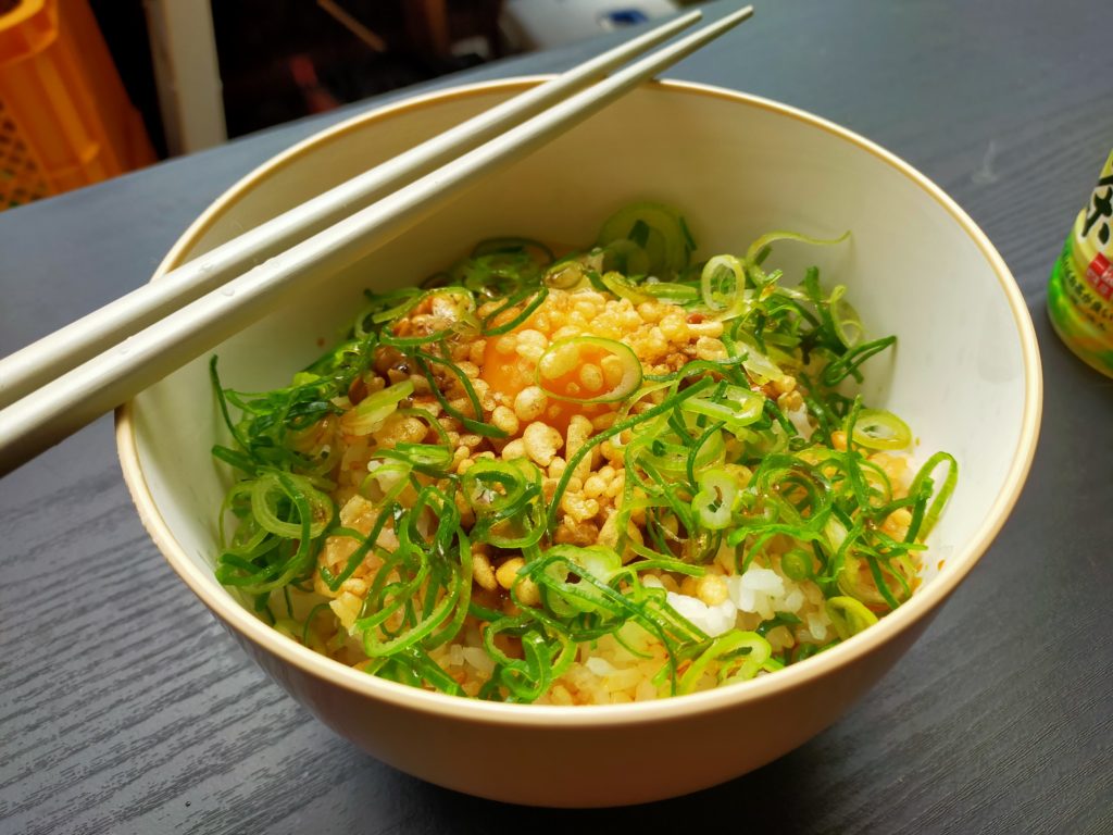 今日のえごま油「納豆がけごはんwithねぎ天かす」